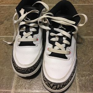 Black and white Jordon's 2Y