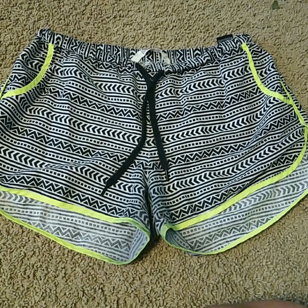 Pattern athletic shorts