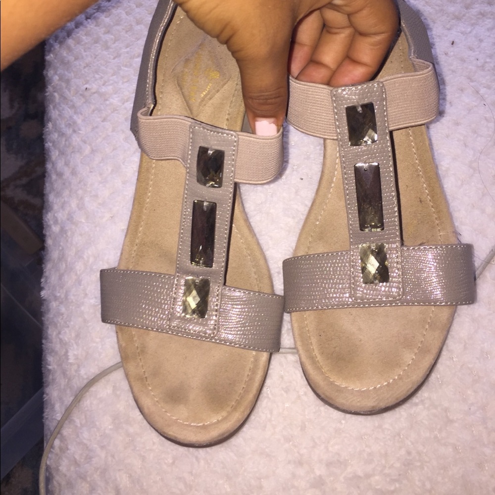 Heels - Picture 2 of 3