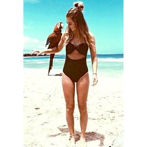 Cupshe - Cut To It Shell One-Piece - L