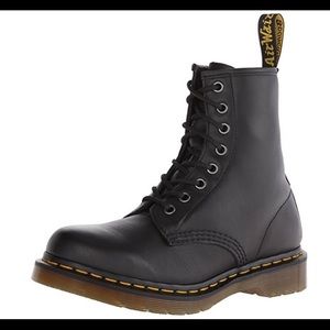 Dr. Martens Women's 1460 W 8 Eye Boots, 9M US