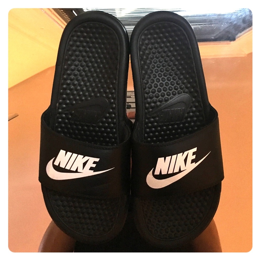 Nike slides size youth size 6 women's 7.5
