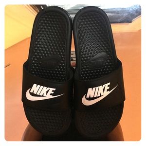 Nike slides size youth size 6 women's 7.5
