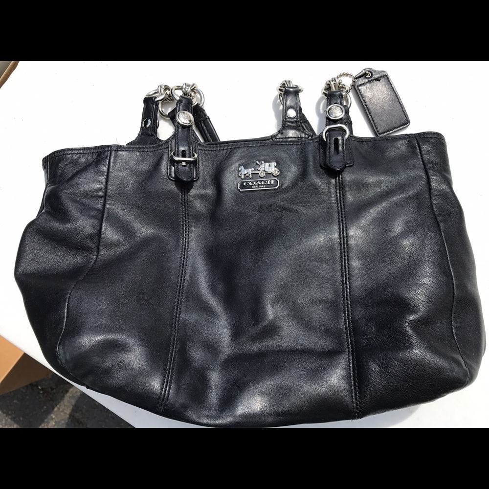 🔥SALE🔥Coach black purse EUC with purple lining