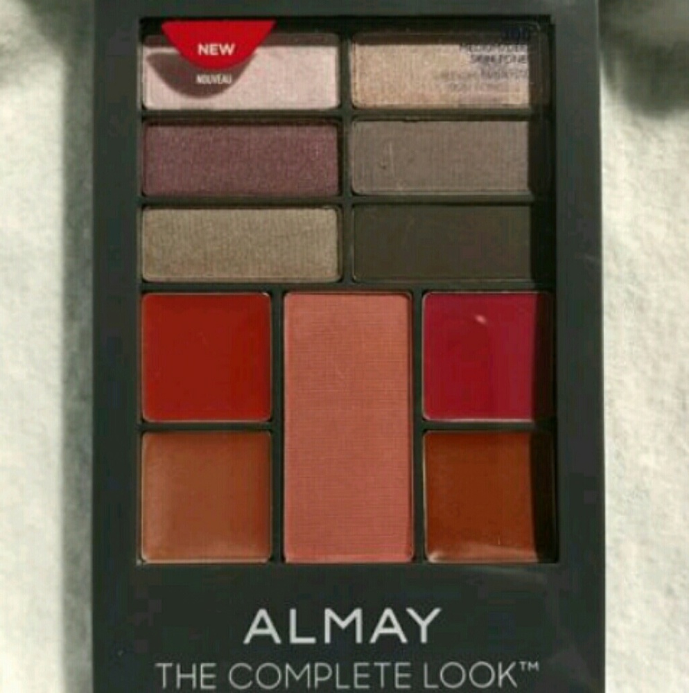 Almay the complete look kit ⚠️one left⚠️