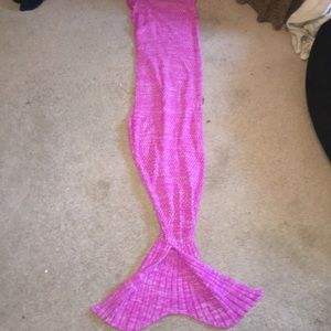 Super adorable mermaid blanket