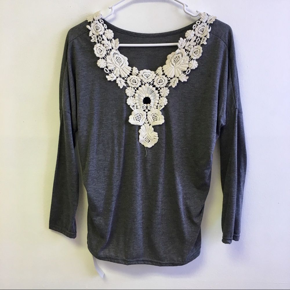 🎉REDUCED PRICE🎉 💠NEW lacy detailed top💠