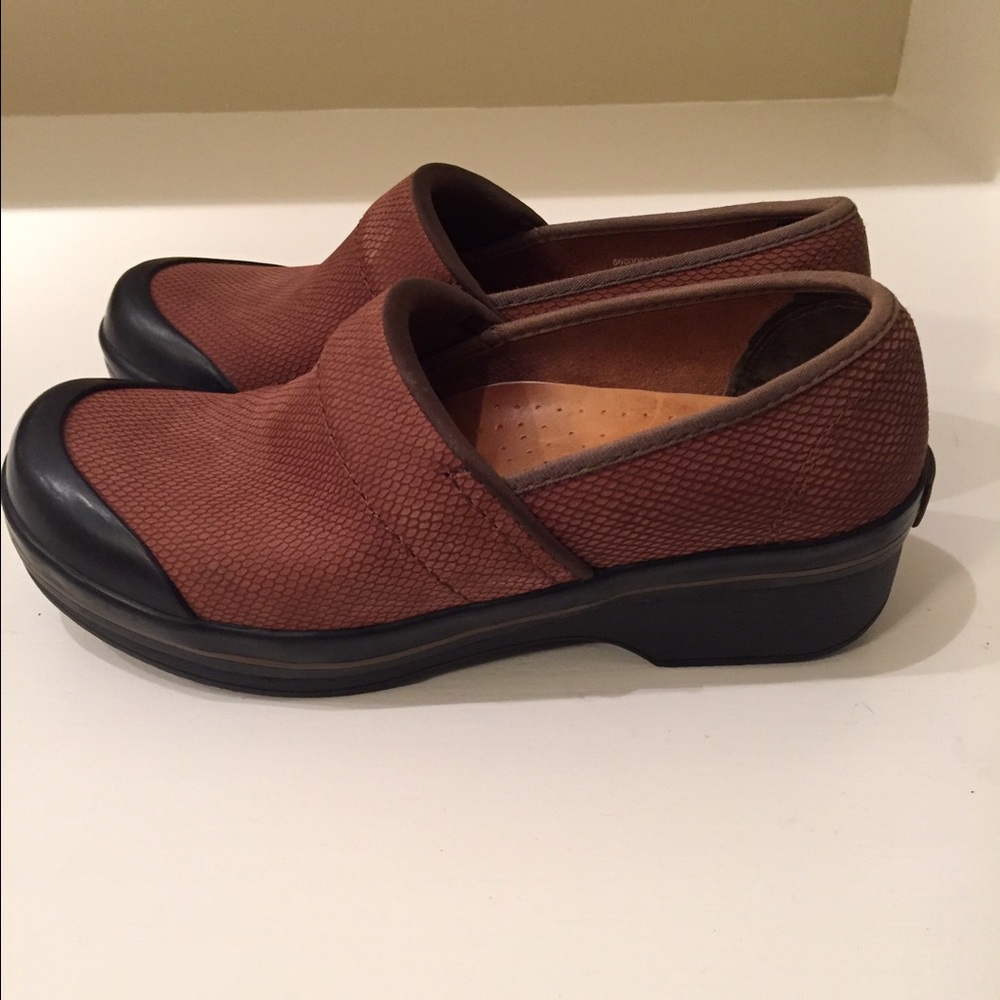 Clogs