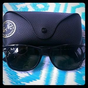 Brand new Ray-ban wayfarer sunglasses with case