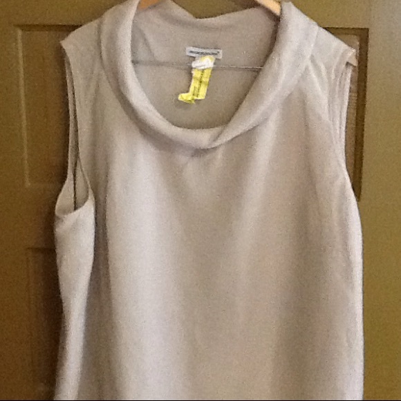 Top - Picture 2 of 2