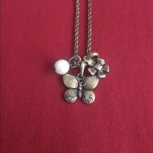 Butterfly pearl flower necklace