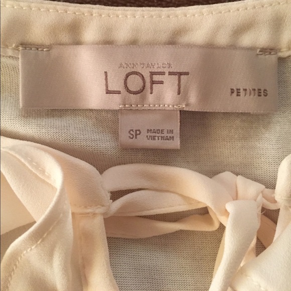 NWOT Loft Blouse - Picture 3 of 6