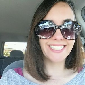 Meet your Posher, Caroline