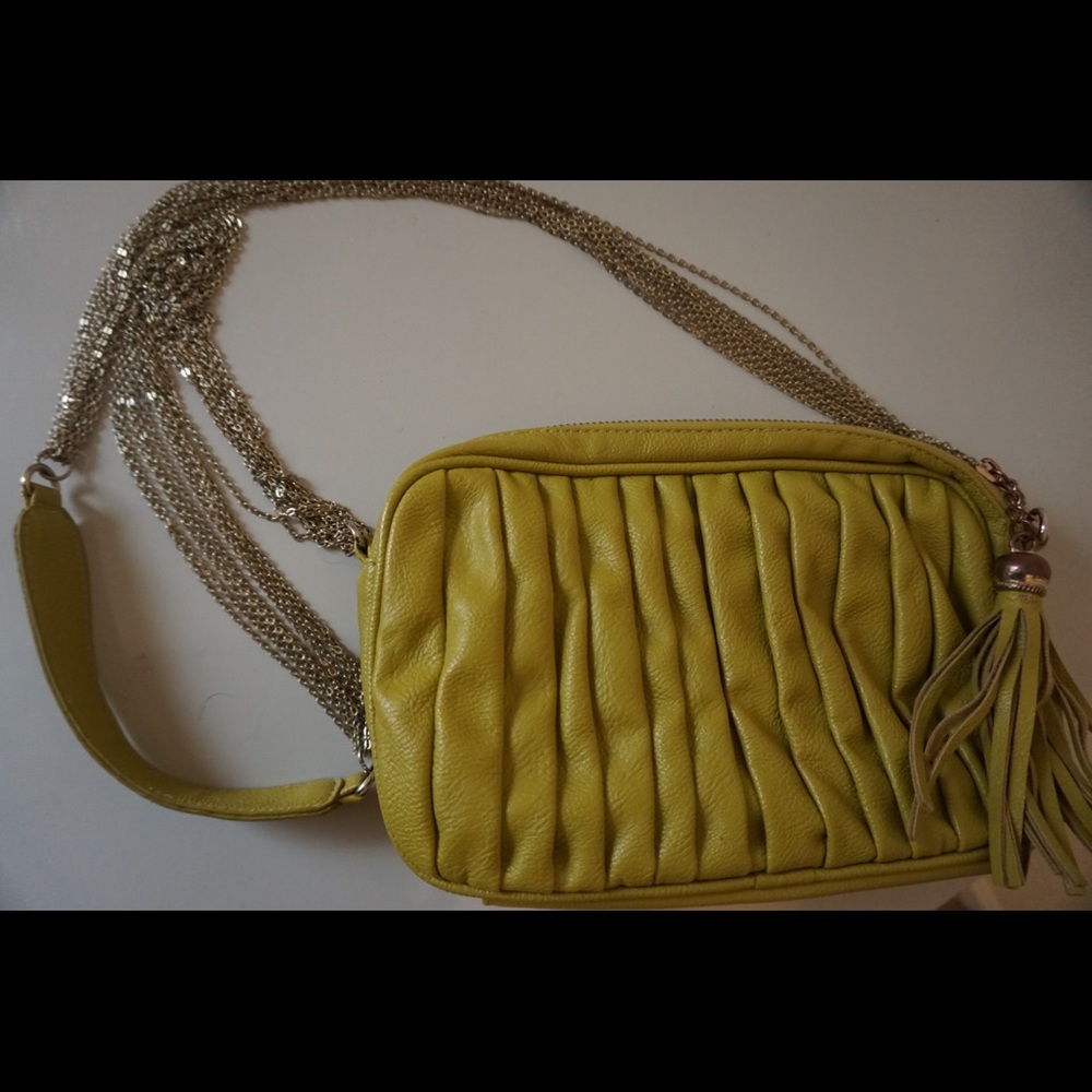 Crossbody bag with gorgeous chain straps