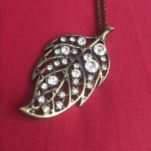 Leaf jeweled necklace
