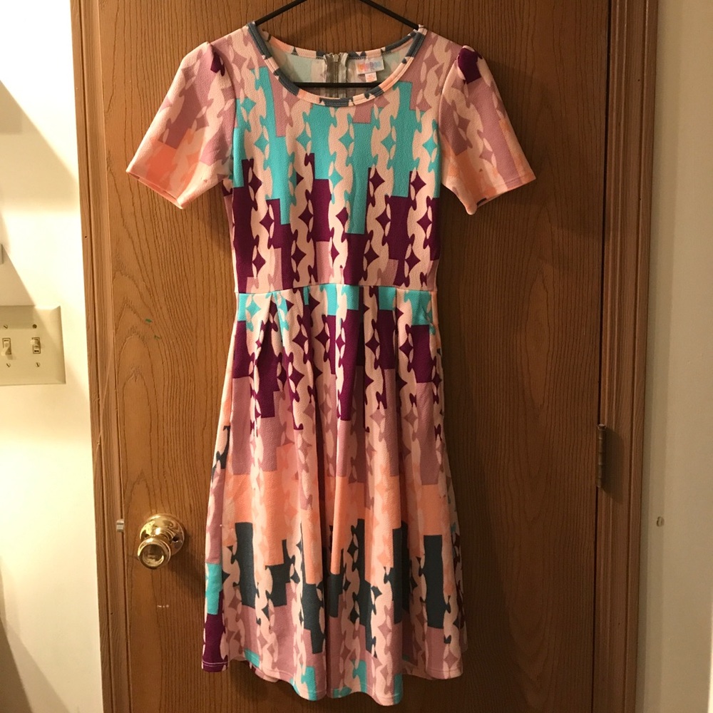XS Lularoe Amelia