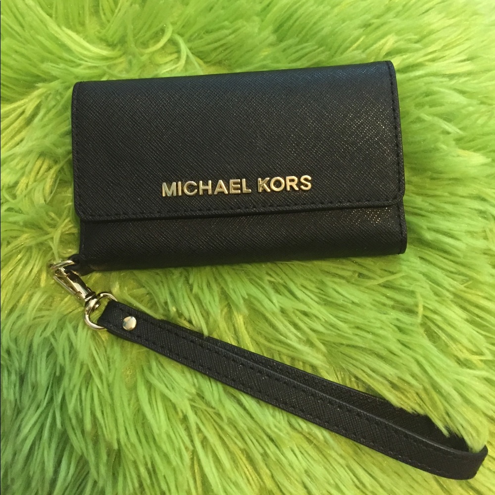 MK wristlet with IPhone 5/5S holder