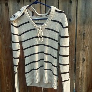 L.E.I sweater size large