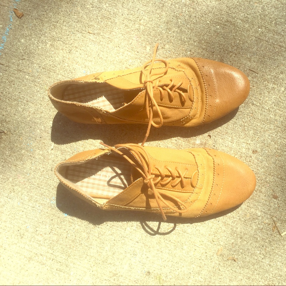 Aldo flat lace up oxford