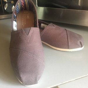 Gray Toms Shoes 7.5 never worn