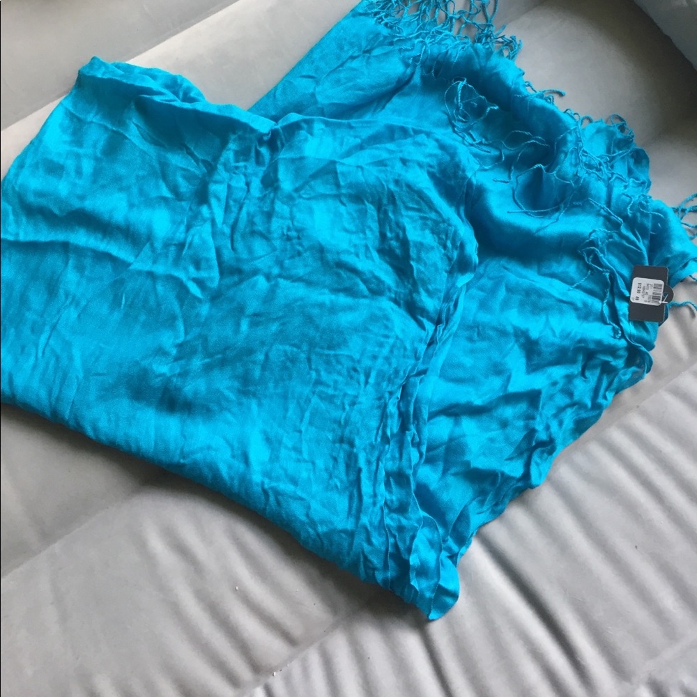 Avenue NWT scarf