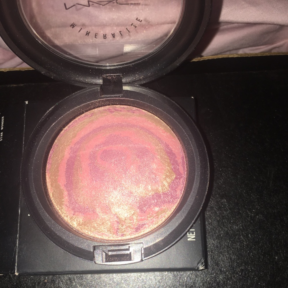 LE MAC Mineralized Skinfinish in Star Wonder