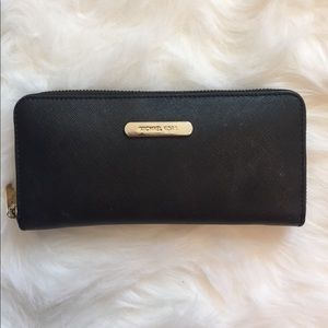 Michael Kors Zip Wallet