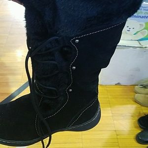 Black winter boots