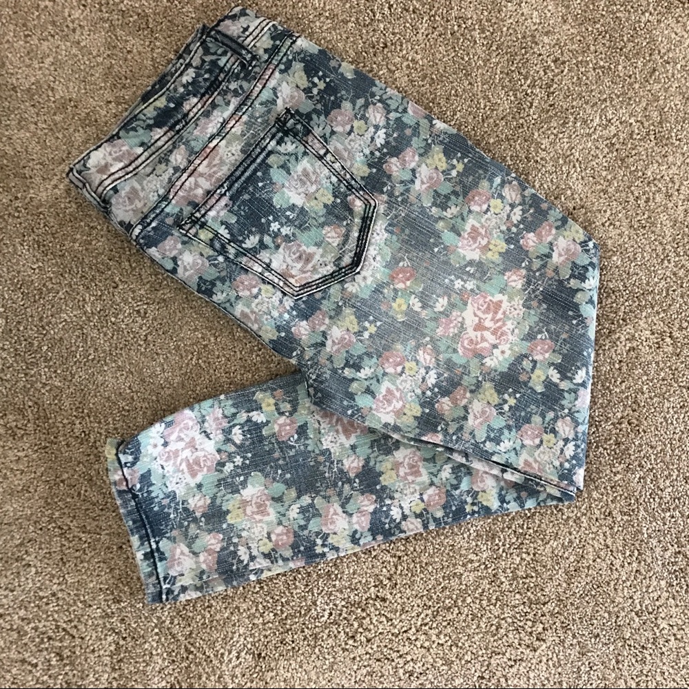 Skinny floral jeans