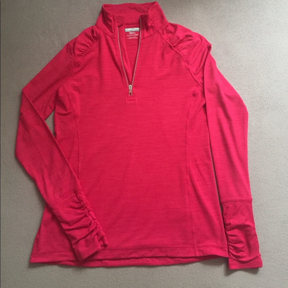 Long sleeve, with a thumb hole, zipper V neck