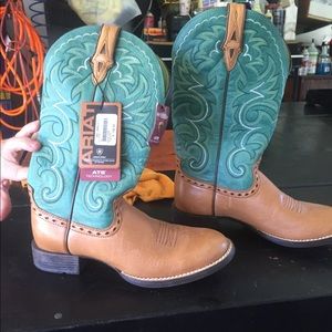 Women's ariat boots new with tags