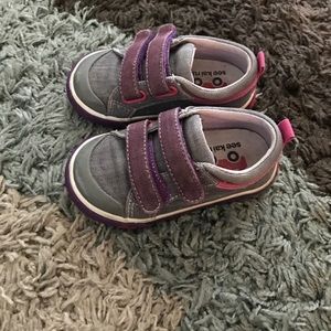 VGUC See Kai Run Velcro sneakers