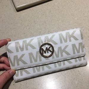 Michael khors wallet