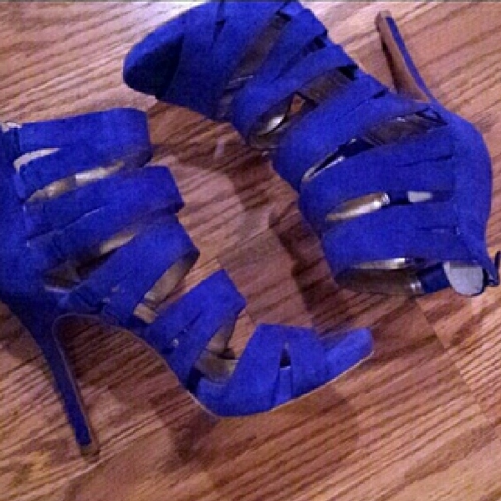 BCBG GENERATION Cobalt blue suede Platform heels.