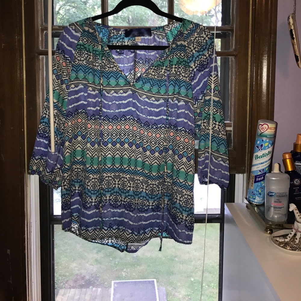 FRANCESCA'S COLLECTIONS LIGHTWEIGHT TOP SIZE LARGE
