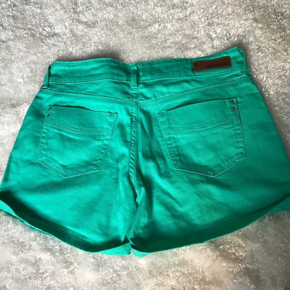 LEVI'S jean shorts - Picture 2 of 4