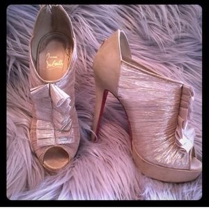 Authentic Louboutin SZ 37 🎀