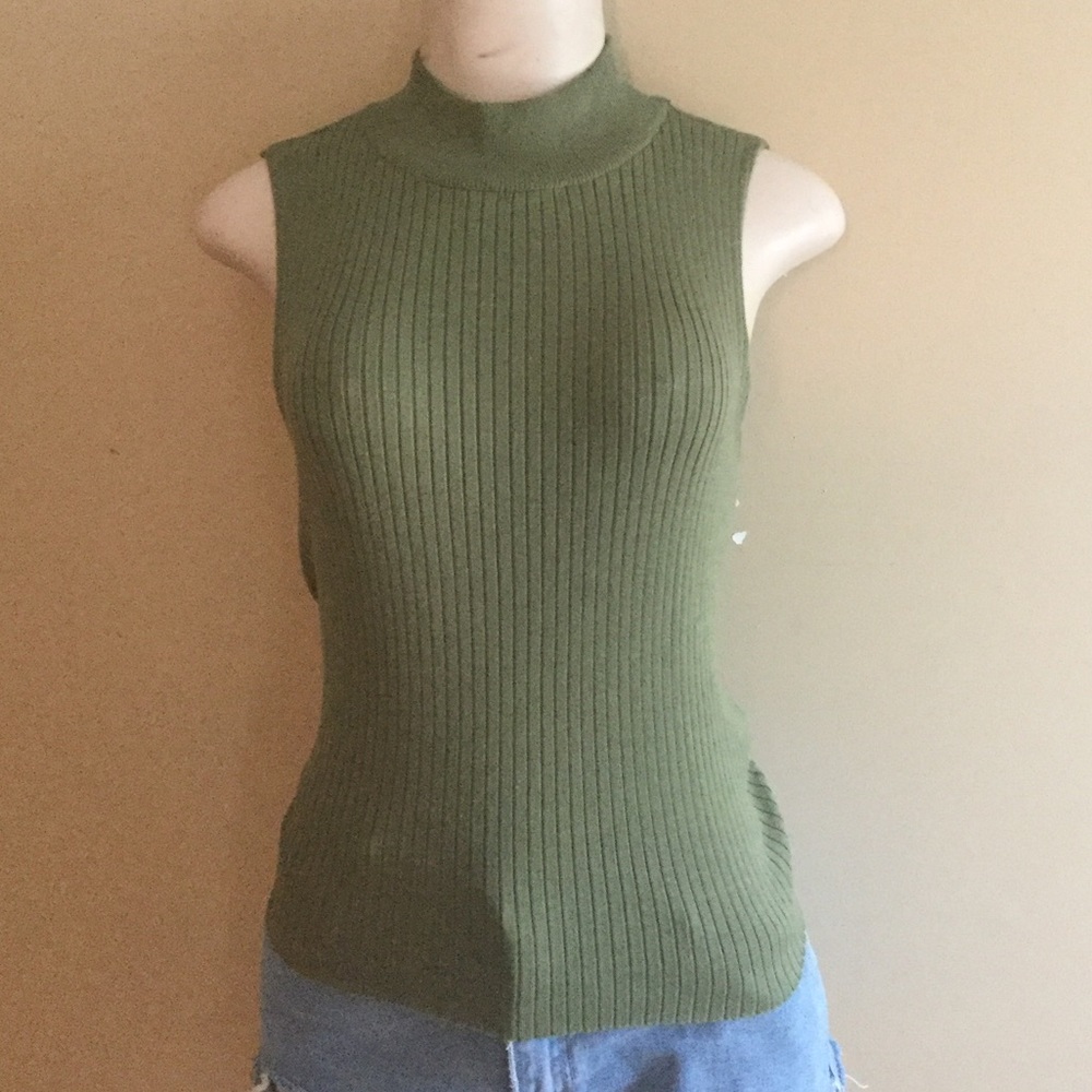 Cute green turtleneck