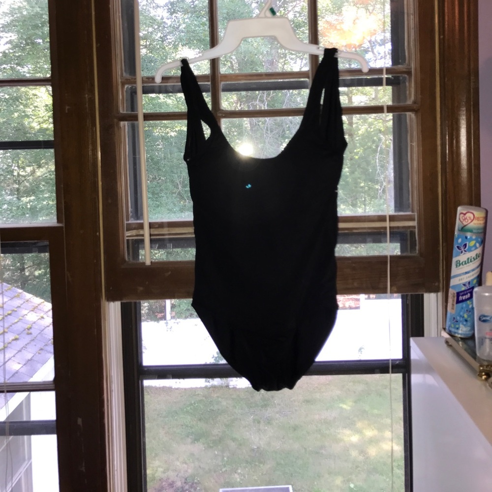 BLACK SCOOP BACK ONE PIECE SIZE MEDIUM