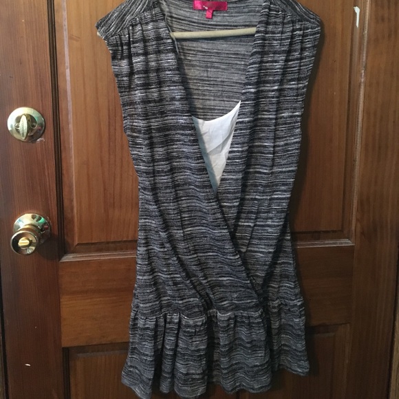 Almost Famous Black and White top Medium - Picture 3 of 5