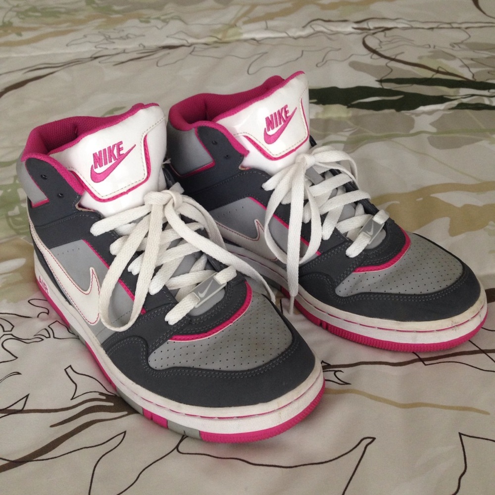 SALE!!! Nike sneakers size 8.5