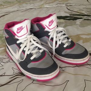 SALE!!! Nike sneakers size 8.5