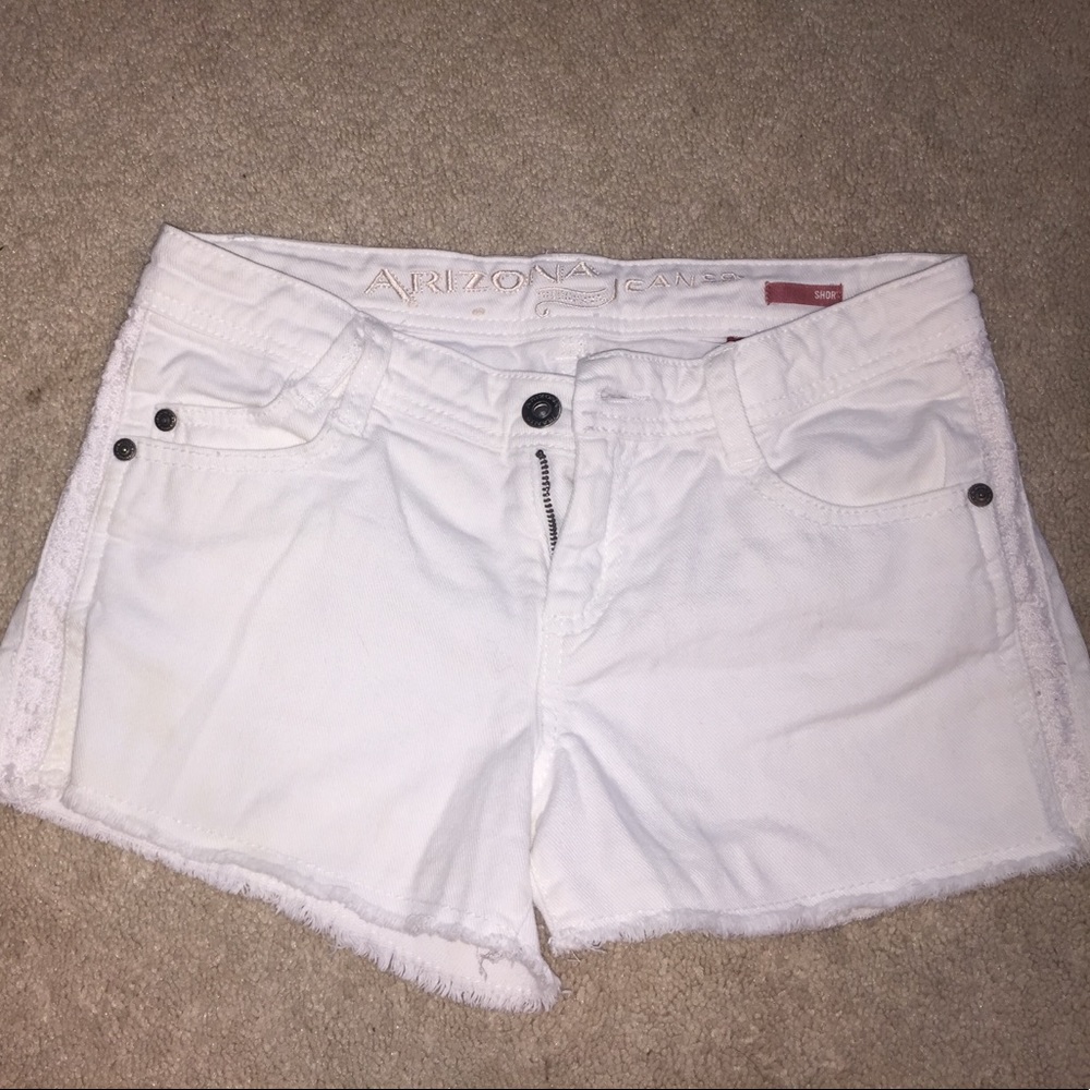 ARIZONA JEAN CO white shorts with patterned sides