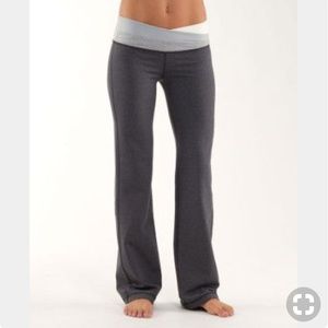 DARK GRAY LULULEMON YOGA PANTS