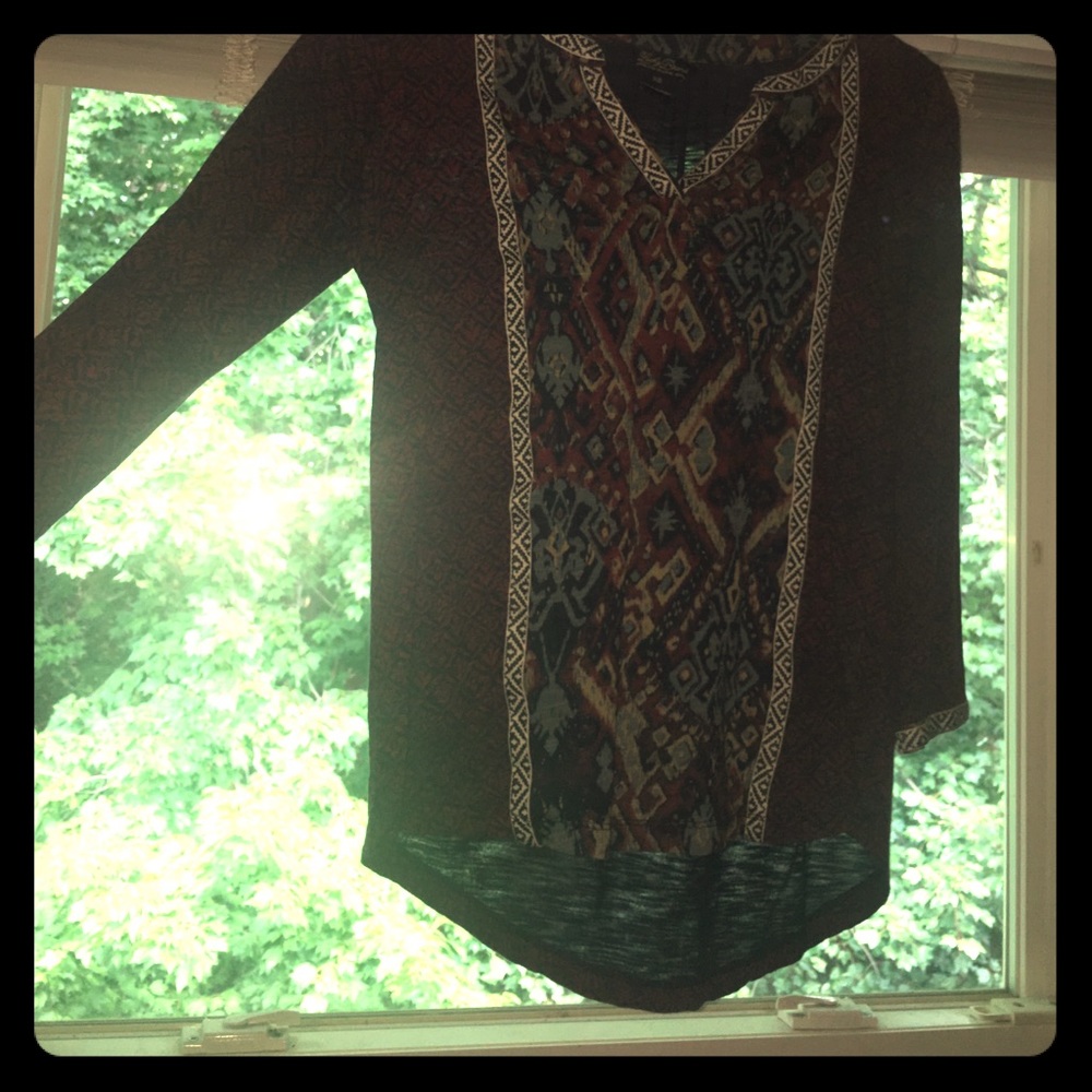 DETAILED long sleeve Vneck shirt!!