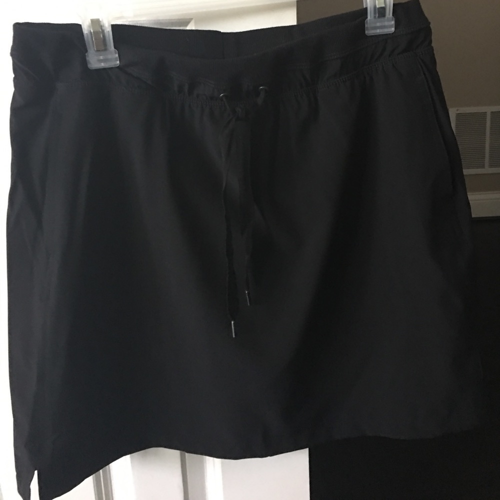 Black skort