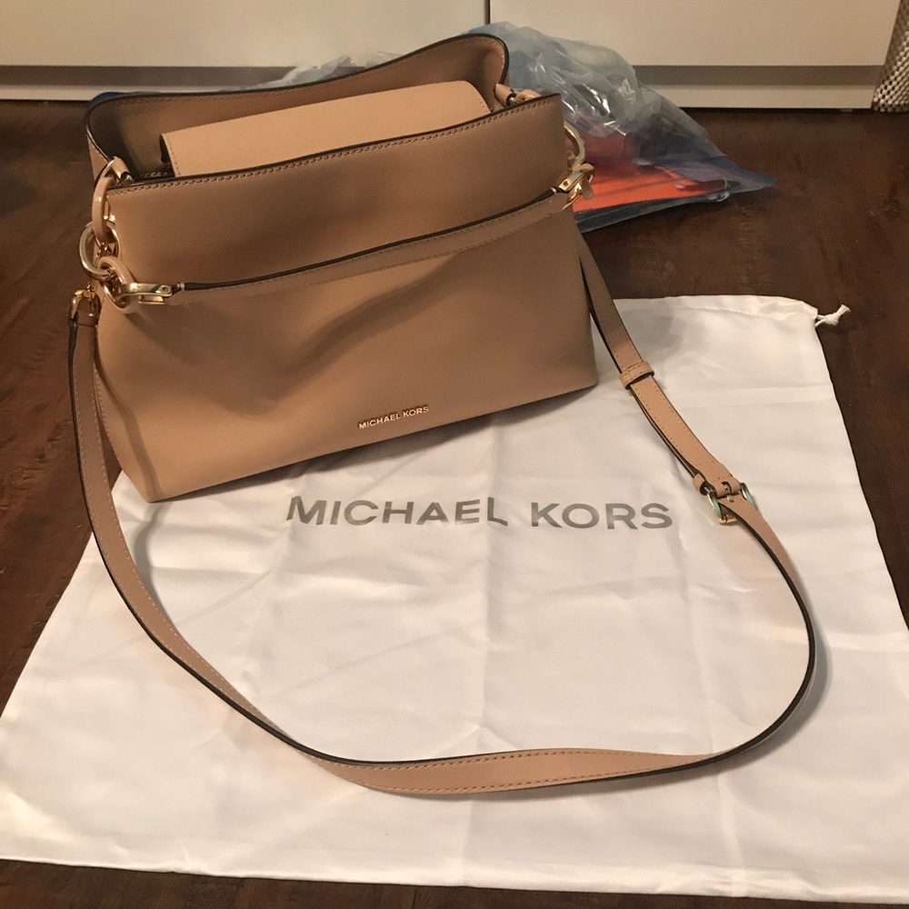 Michael Kors shoulder bag, barely used!