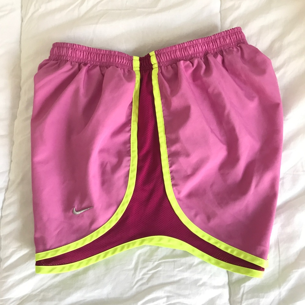 NIKE TEMPO SHORTS SIZE S