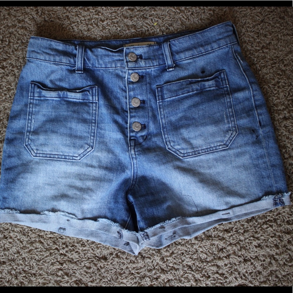 High-waisted cuff denim shorts