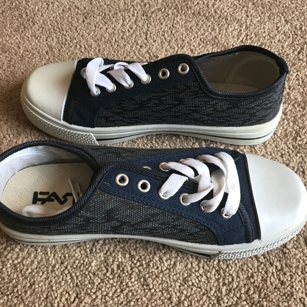 Mens Sneaker Shoe Blue and White Canvas Boy Sz 7.5